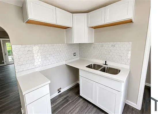 2626 Brookside Ave — Photo 3