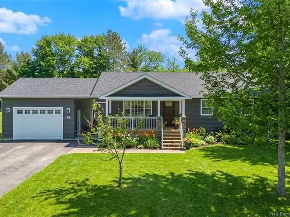 4 A McLean Ave, Oromocto, NB E2V 3N5