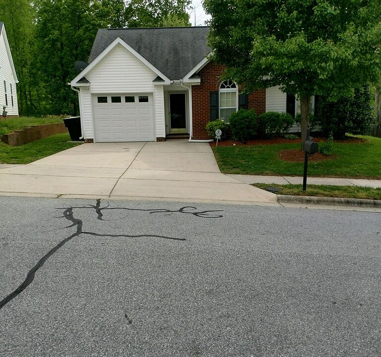 1st image of 3808 Bluestem Dr