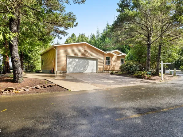 455 Seagrove Loop, Lincoln City, OR 97367