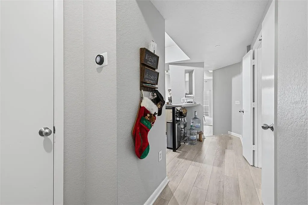 1 bed, 1.0 bath, 789 sqft, $1,950 — Photo 2