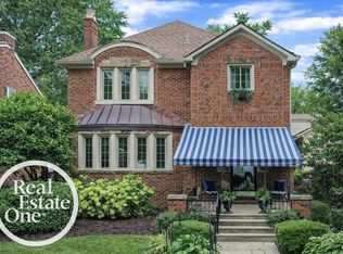 256 Fisher Rd, Grosse Pointe Farms, MI 48230