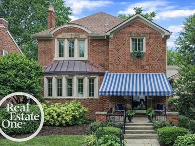 256 Fisher Rd, Grosse Pointe Farms, MI, 48230