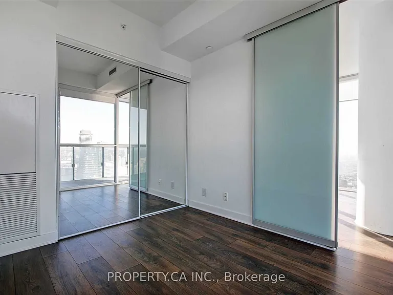 15 Grenville St #4704 — Photo 19