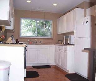 3rd image of 2163 Armstrong Rd