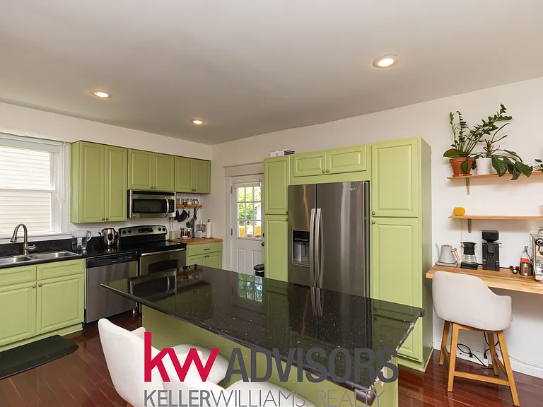 2320 Kenilworth Ave — Photo 9