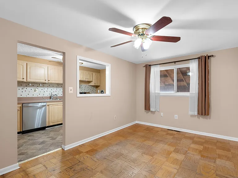 1029 Regina Dr — Photo 10
