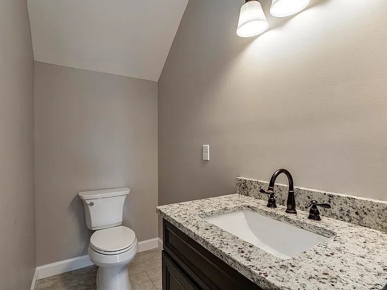 217 Kenneth St — Photo 35