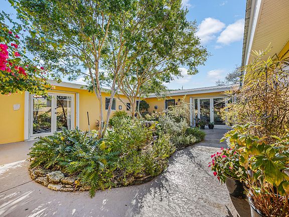 5th image of 1107 Pinetree Drive