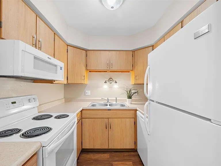 7362 Manor Cir #203 — Photo 8