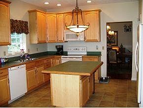 5th image of 16 Fernwood Ln