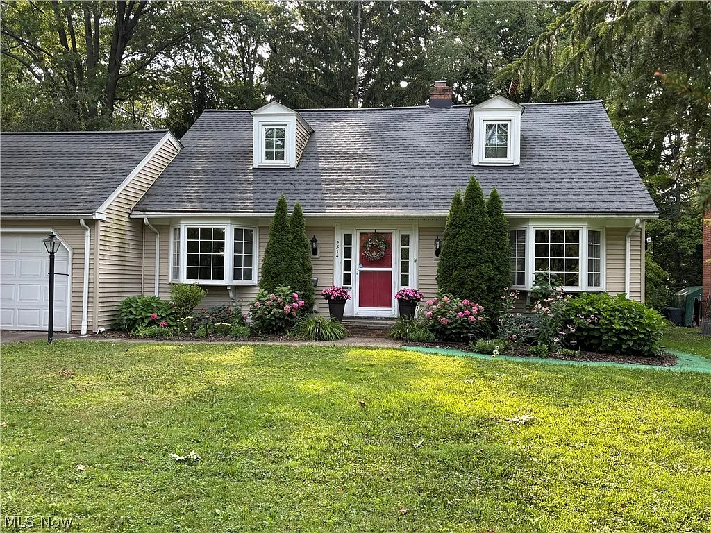 2 bed, 1.5 bath, 1988 sqft, $2,400 — Photo 1