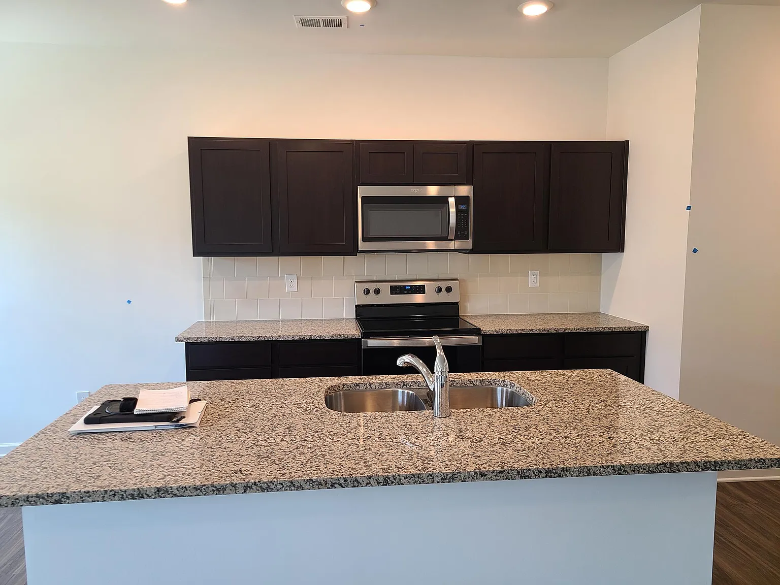 1120 Lossie Ln — Photo 3