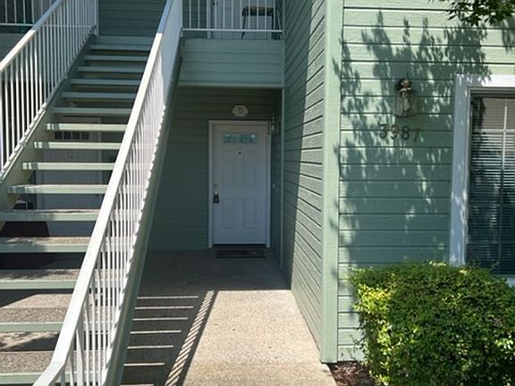 2nd image of 3987 Arrowhead Dr APT A