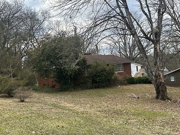 3rd image of 407 Overhill Rd