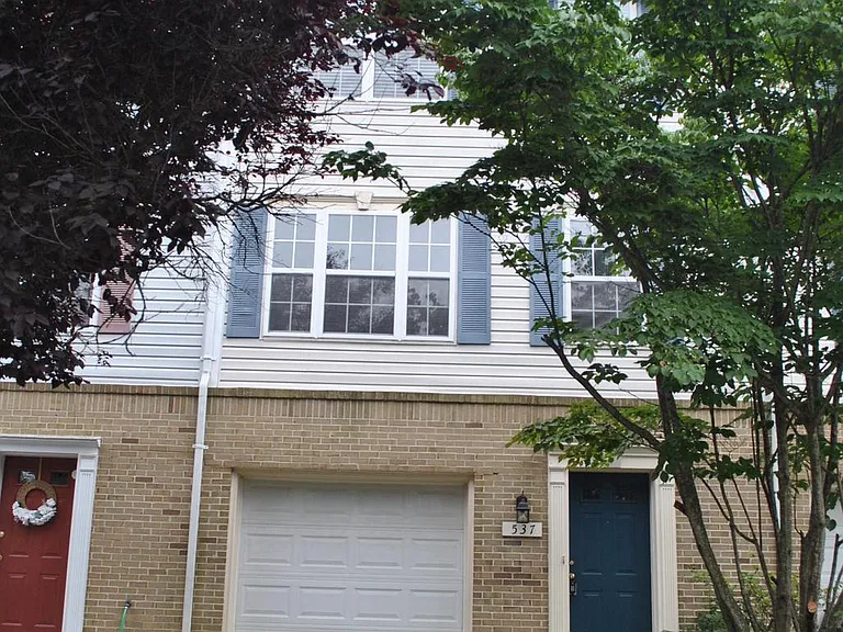 537 Highland Towne Ln — Photo 2