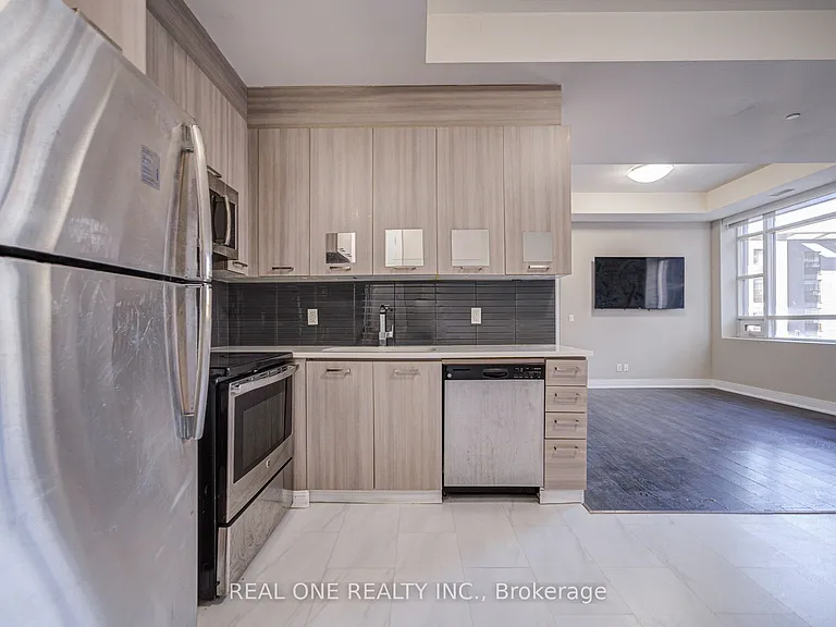 150 Main St W #409 — Photo 5
