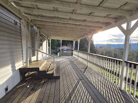 4th image of 781 Pine Ridge Dr