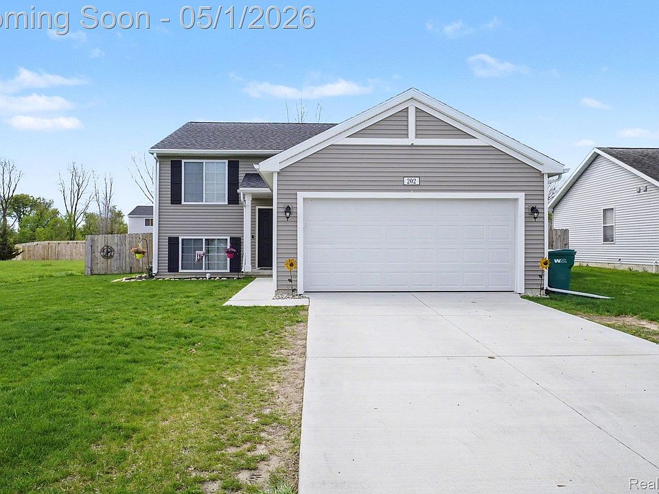2nd image of 202 Creek Pointe Cir