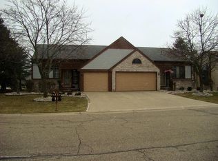 1220 Woodmeadow, Lansing, MI