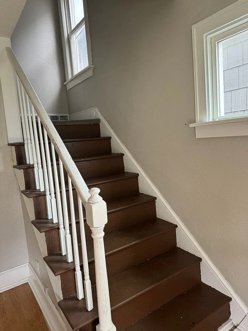 3 Bedroom Single Family — Photo 4