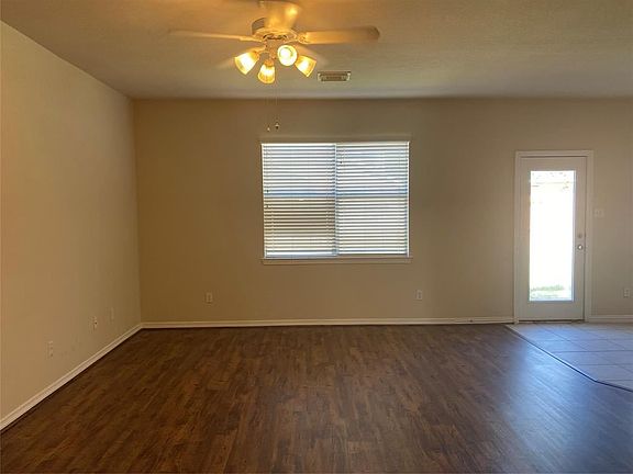 2nd image of 2912 Ashbrook Ln
