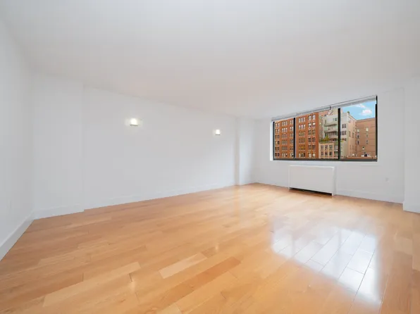 250 West 19th Street image 3 of 13