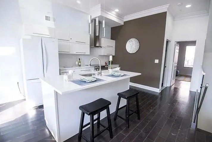 1219 Noble St #1 — Photo 10