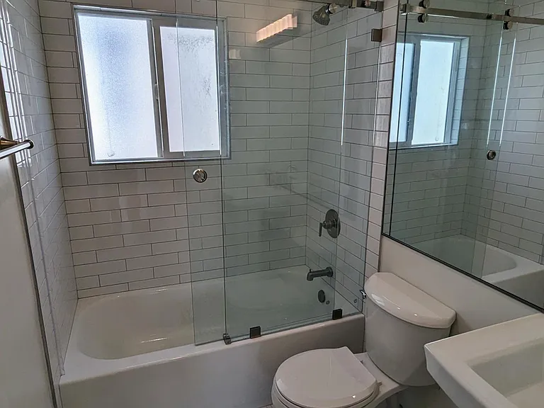 219 Loma Ave #6 — Photo 3