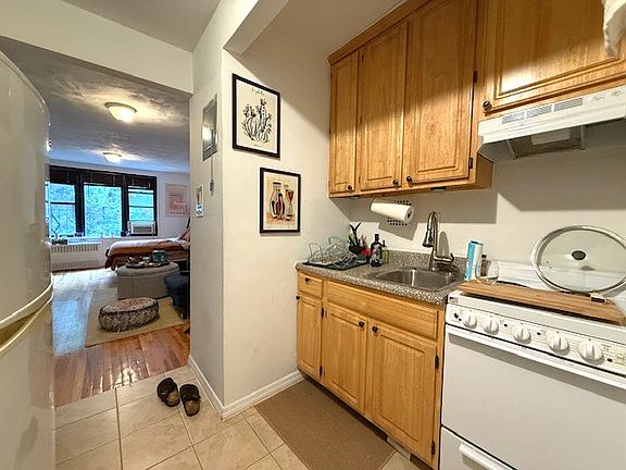 3rd image of 515 E 6th St APT C6