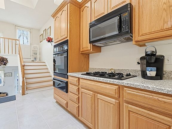 2nd image of 882 Park St