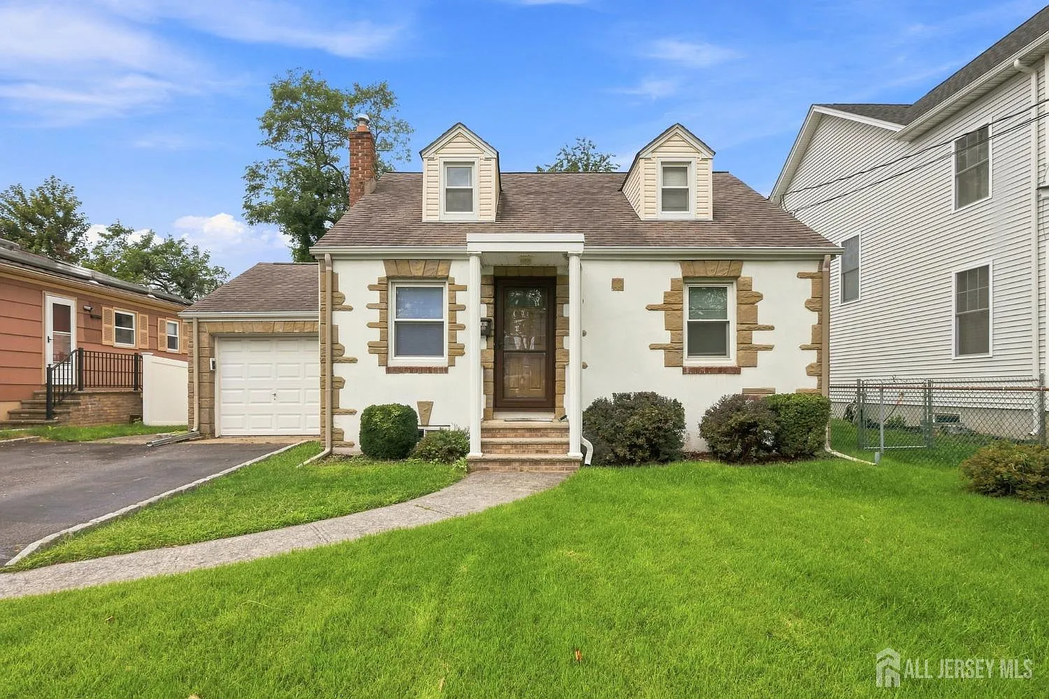 4 bed, 1.0 bath, 1092 sqft, $3,500 — Photo 1