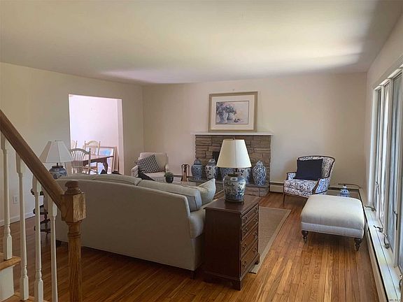 2nd image of 14 Bay Dr W