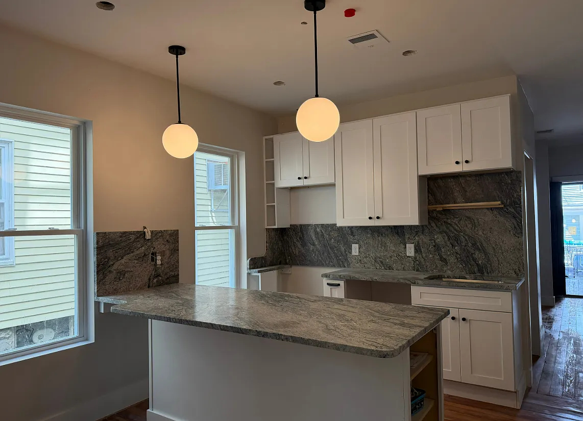 4 bed, 9999 sqft, $5,000 — Photo 1