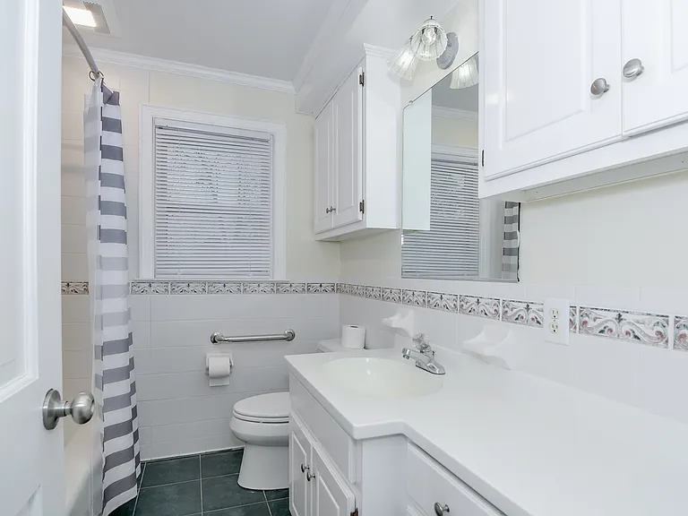 2415 Apricot Ln — Photo 10