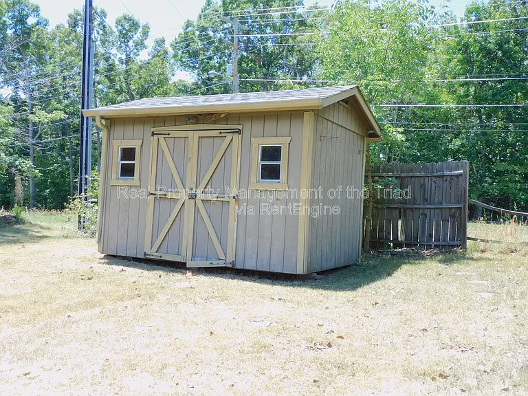 4921 Chaucer Dr — Photo 21