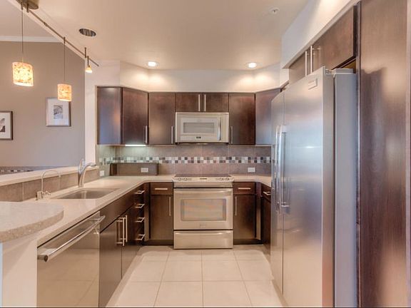 3rd image of 110 Richmond Dr SE Unit 311