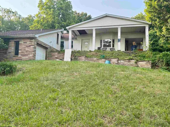 1225 Greenbrier Rd, Fairmont, WV 26554