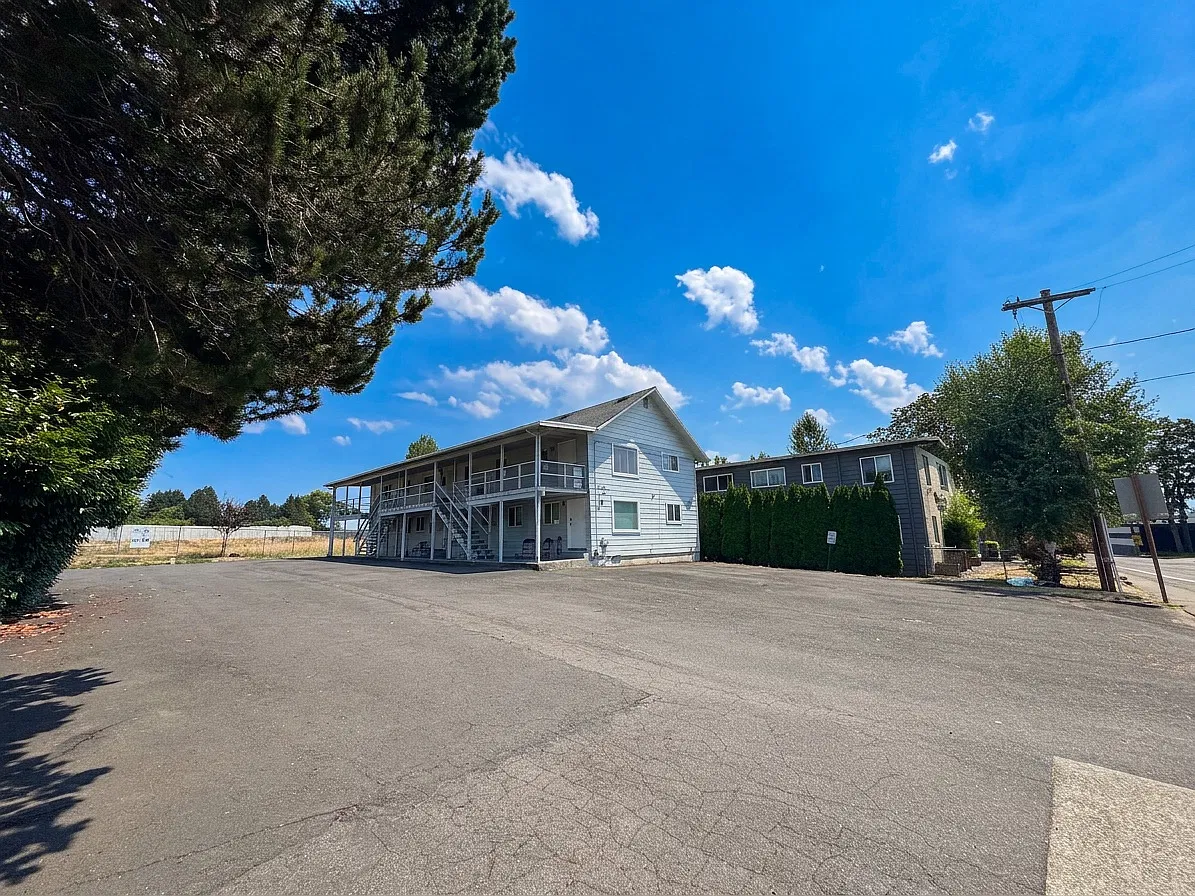 2 bed, 850 sqft, $1,349 — Photo 2