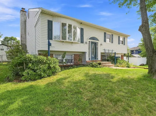 445 Patton Dr, Warminster, PA 18974
