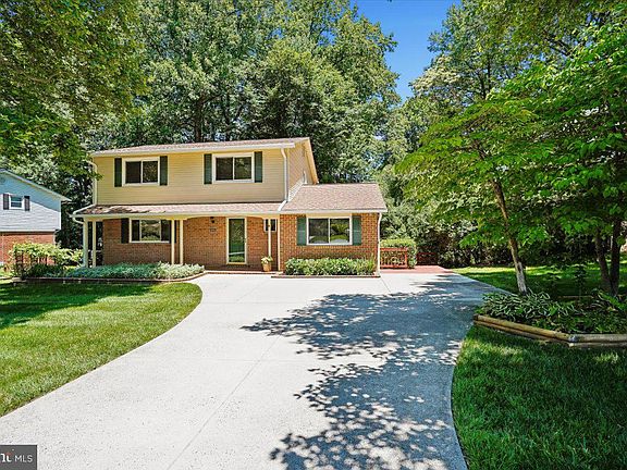 3rd image of 4945 Gainsborough Dr