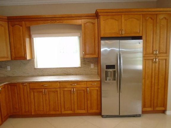 Oak Cabinets with Granite Counters