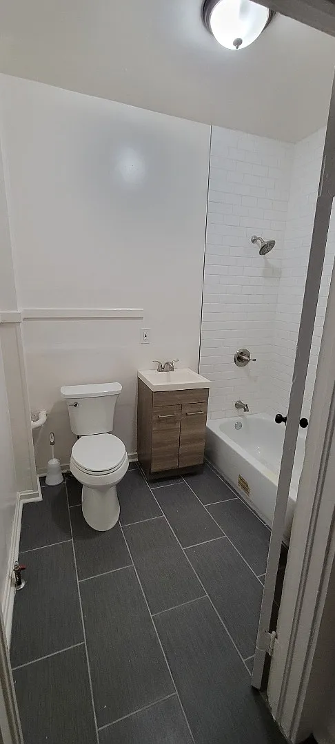 922 N Roman St - 922 — Photo 1