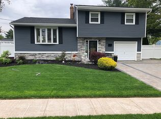 23 Moryan Rd, Edison, NJ 08817