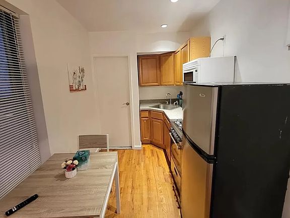 4th image of 534 W 50th St APT 3A