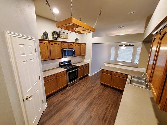 5th image of 221 Saint Marys Dr
