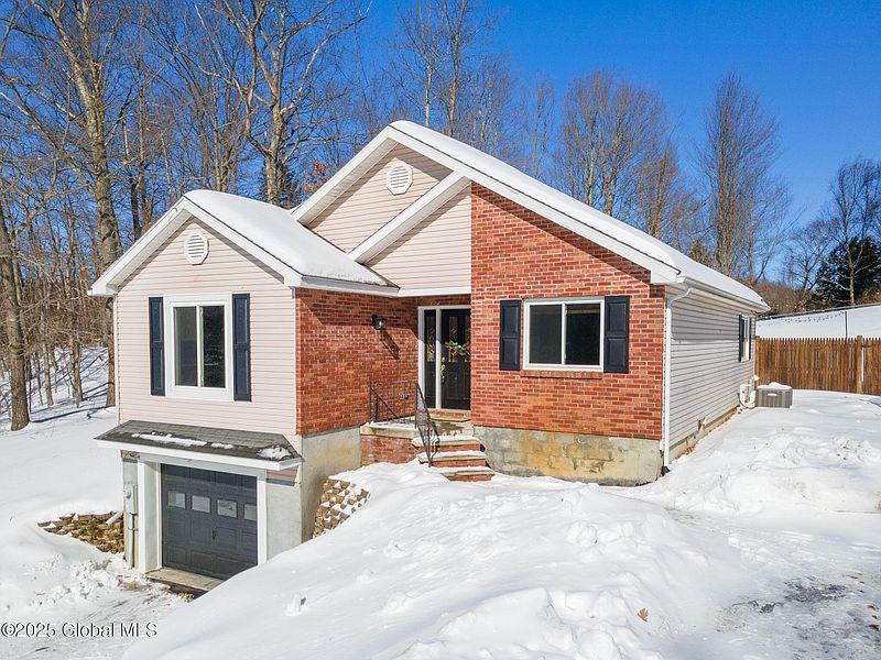 3rd image of 902 Muselbeck Road