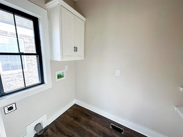 1184 County House Ln — Photo 11
