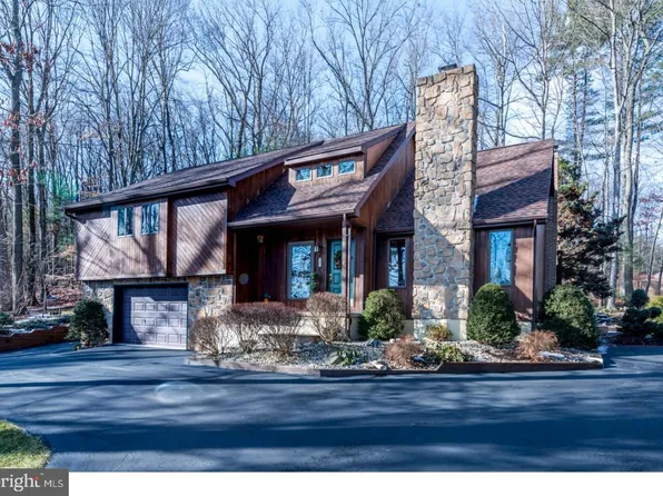 31 Harvey Dr, Pine Grove, PA 17963