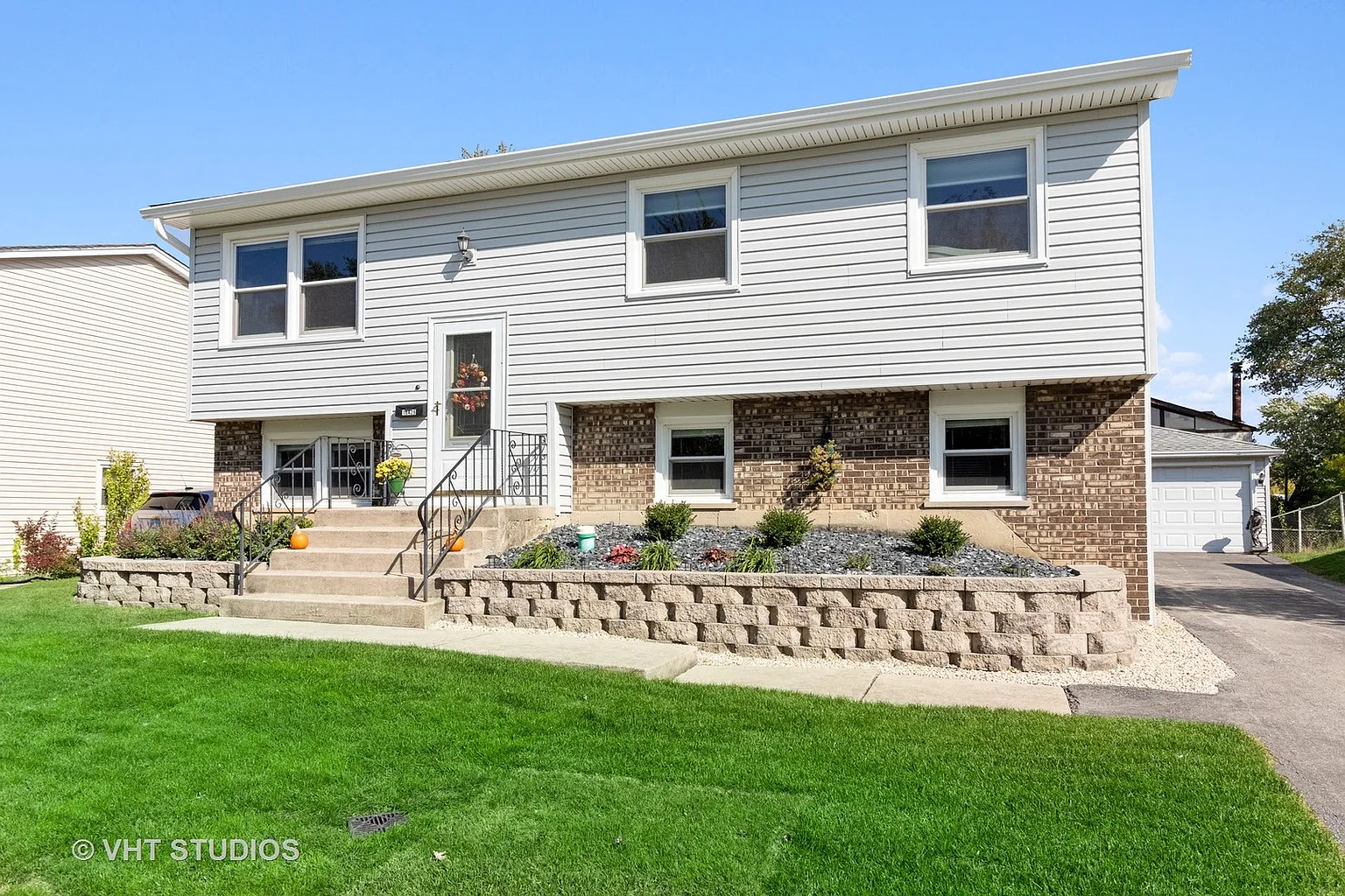 16429 Paxton Ave photo 1